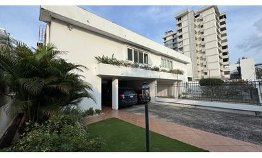 CASA DE DOS PISOS EN OBARRIO A LA VENTA | CON ZONIFICACIÓN ZM6