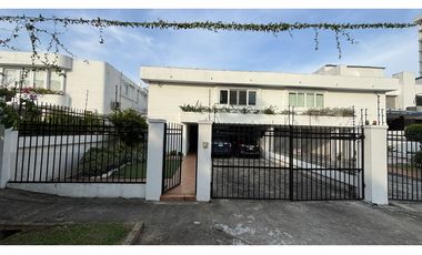 CASA DE DOS PISOS EN OBARRIO A LA VENTA | CON ZONIFICACIÓN ZM6