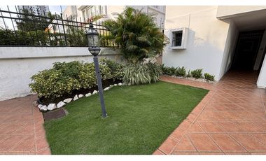 CASA DE DOS PISOS EN OBARRIO A LA VENTA | CON ZONIFICACIÓN ZM6