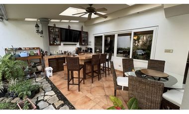 CASA DE DOS PISOS EN OBARRIO A LA VENTA | CON ZONIFICACIÓN ZM6
