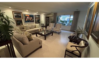 CASA DE DOS PISOS EN OBARRIO A LA VENTA | CON ZONIFICACIÓN ZM6