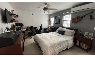 CASA DE DOS PISOS EN OBARRIO A LA VENTA | CON ZONIFICACIÓN ZM6