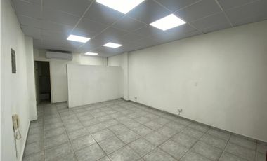 CALLE 50 / OFICINA / PLAZA VARIBE / 47M / DIVISIONES / PLANTA ALTA