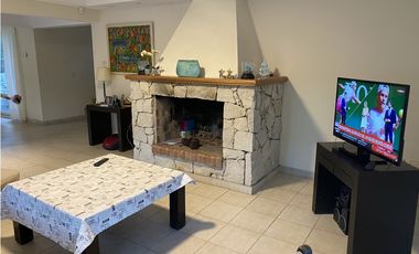 Venta en Carilo - Chalet de Categoria con Piscina y Jacuzzi