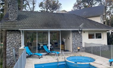 Venta en Carilo - Chalet de Categoria con Piscina y Jacuzzi