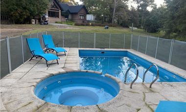 Venta en Carilo - Chalet de Categoria con Piscina y Jacuzzi