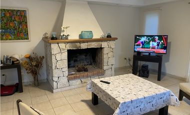 Venta en Carilo - Chalet de Categoria con Piscina y Jacuzzi