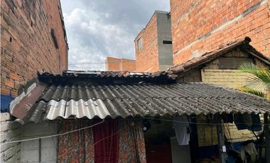 VENDO CASA LOTE EN BUENOS AIRES