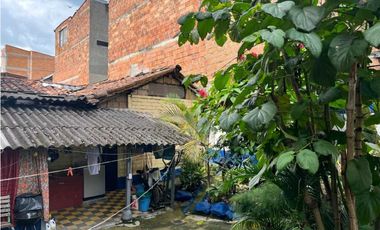 VENDO CASA LOTE EN BUENOS AIRES