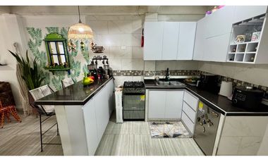 Casa bifamiliar de tres pisos en venta permuta Barrio Alicanto Palmira