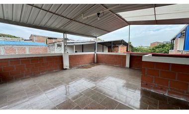Casa bifamiliar de tres pisos en venta permuta Barrio Alicanto Palmira