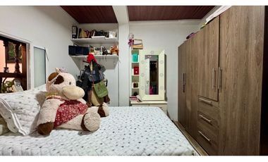 Casa bifamiliar de tres pisos en venta permuta Barrio Alicanto Palmira