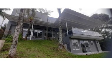 en venta casa campestre en Guatapé 1.500m2