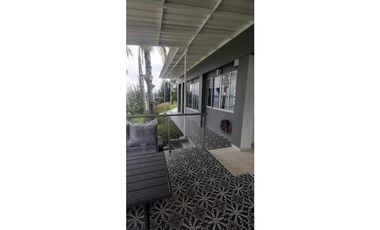 en venta casa campestre en Guatapé 1.500m2