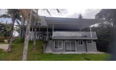 en venta casa campestre en Guatapé 1.500m2