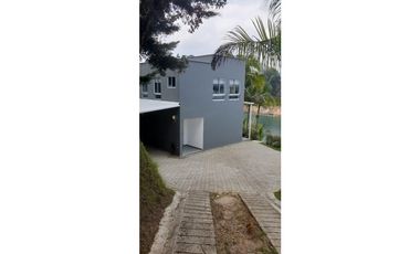 en venta casa campestre en Guatapé 1.500m2