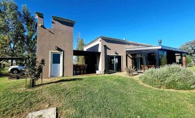 VENTA CASA 5 AMBIENTES ESTANCIA LAS LILAS LUJAN