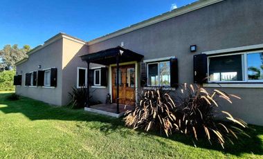 VENTA CASA 5 AMBIENTES ESTANCIA LAS LILAS LUJAN