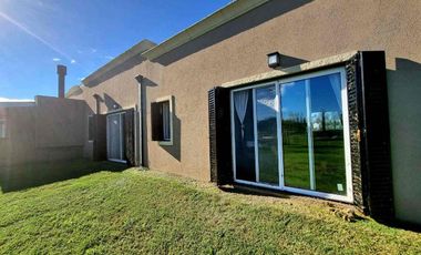 VENTA CASA 5 AMBIENTES ESTANCIA LAS LILAS LUJAN