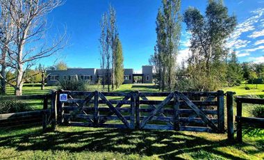VENTA CASA 5 AMBIENTES ESTANCIA LAS LILAS LUJAN