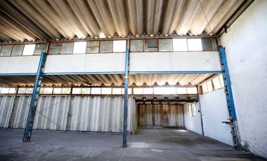 Galpón con Casa de Caseros en Venta en La Plata
