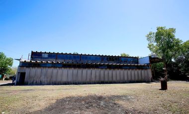Galpón con Casa de Caseros en Venta en La Plata