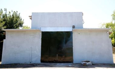 Galpón con Casa de Caseros en Venta en La Plata