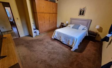 VENTA CASA 6 AMBIENTES BERNAL CENTRO