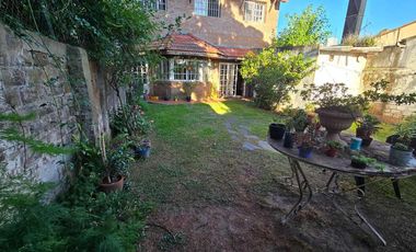 VENTA CASA 6 AMBIENTES BERNAL CENTRO