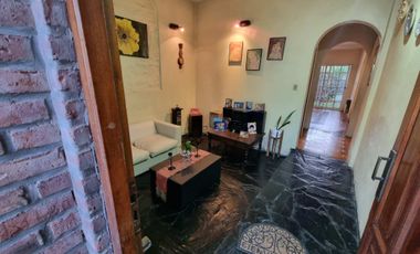 VENTA CASA 6 AMBIENTES BERNAL CENTRO