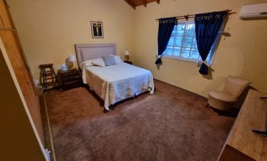 VENTA CASA 6 AMBIENTES BERNAL CENTRO