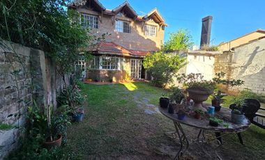 VENTA CASA 6 AMBIENTES BERNAL CENTRO