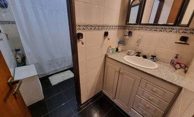 VENTA CASA 6 AMBIENTES BERNAL CENTRO