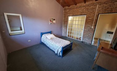 VENTA CASA 6 AMBIENTES BERNAL CENTRO
