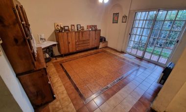 VENTA CASA 6 AMBIENTES BERNAL CENTRO
