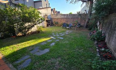 VENTA CASA 6 AMBIENTES BERNAL CENTRO