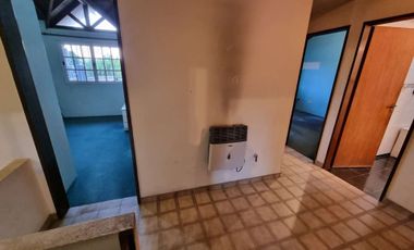 VENTA CASA 6 AMBIENTES BERNAL CENTRO