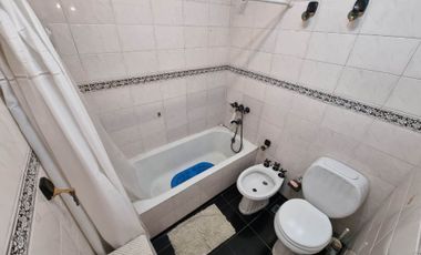 VENTA CASA 6 AMBIENTES BERNAL CENTRO