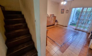 VENTA CASA 6 AMBIENTES BERNAL CENTRO