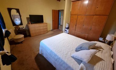 VENTA CASA 6 AMBIENTES BERNAL CENTRO
