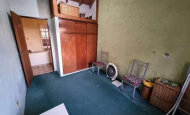VENTA CASA 6 AMBIENTES BERNAL CENTRO