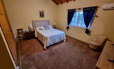 VENTA CASA 6 AMBIENTES BERNAL CENTRO