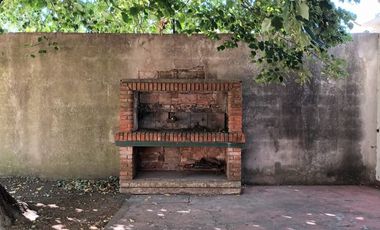 VENTA CASA 4 AMBIENTES BERAZATEGUI CON COCHERA