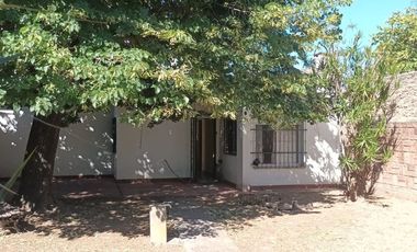 VENTA CASA 4 AMBIENTES BERAZATEGUI CON COCHERA