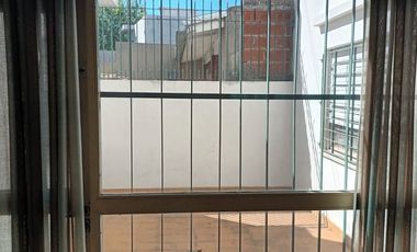 VENTA CASA 4 AMBIENTES BERAZATEGUI CON COCHERA
