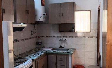 VENTA CASA 4 AMBIENTES BERAZATEGUI CON COCHERA