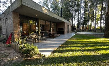 VENTA CASA 3 DORMITORIOS PILETA PUERTO PARAISO