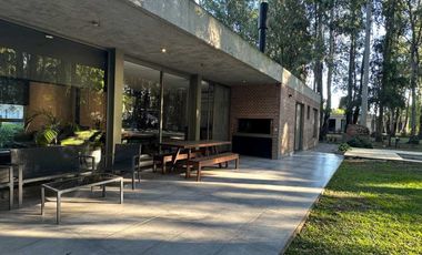 VENTA CASA 3 DORMITORIOS PILETA PUERTO PARAISO