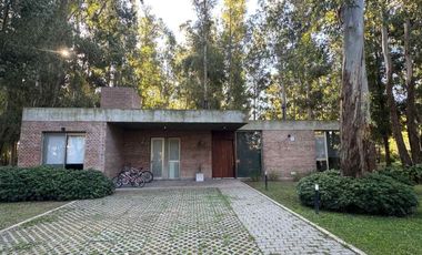 VENTA CASA 3 DORMITORIOS PILETA PUERTO PARAISO