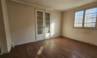 Casa en Venta en Amplio terreno con casa para remodelar en el corazon de Macul